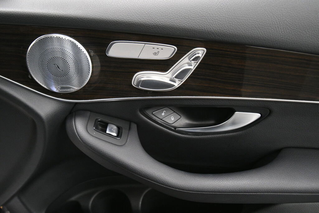 Used 2020 Mercedes-Benz GLC 300 4MATIC image 30