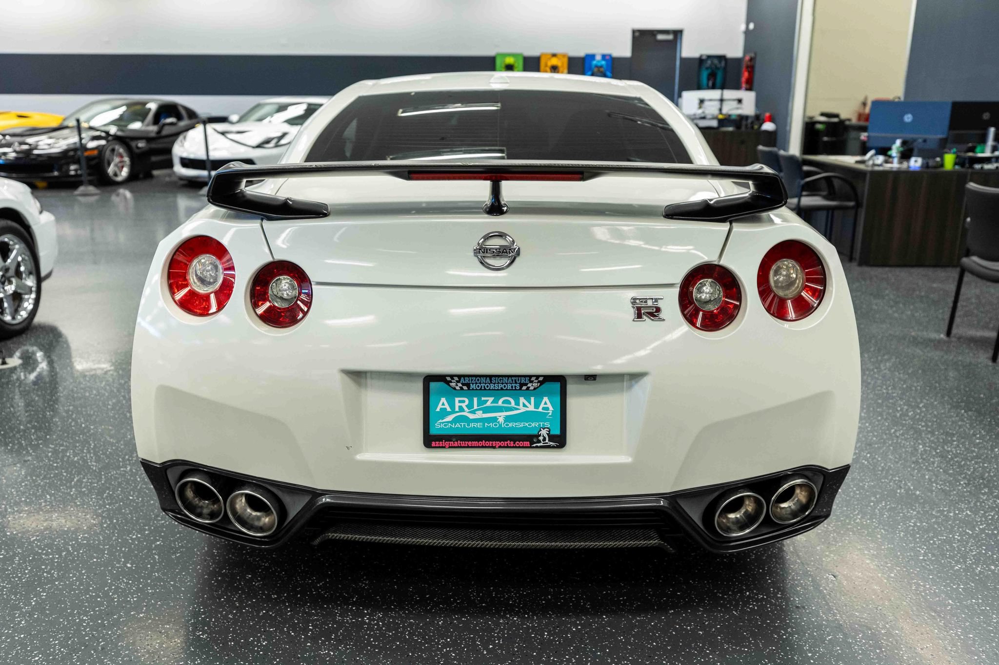 Used 2014 Nissan GT-R Black Edition AWD/4WD image 7