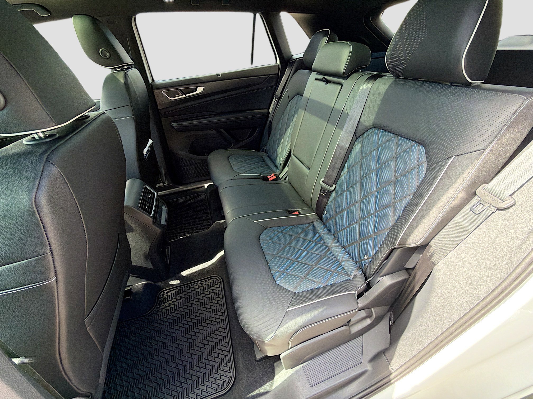 New 2026 Volkswagen Atlas Cross Sport SEL Premium R-Line image 21