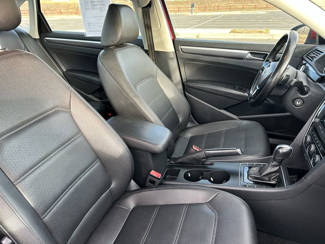 Used 2016 Volkswagen Passat 1.8T R-Line image 12