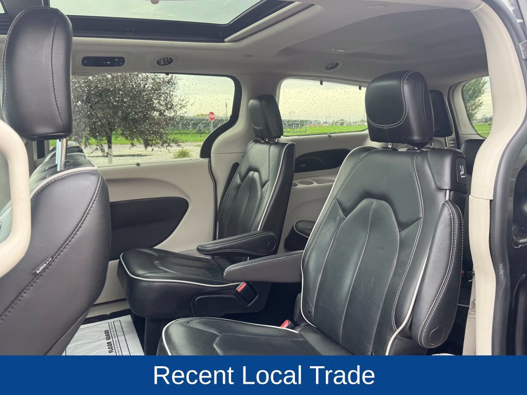 Used 2023 Chrysler Pacifica Limited FWD image 34