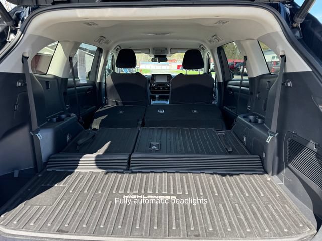 Used 2022 Toyota Highlander LE AWD/4WD image 21