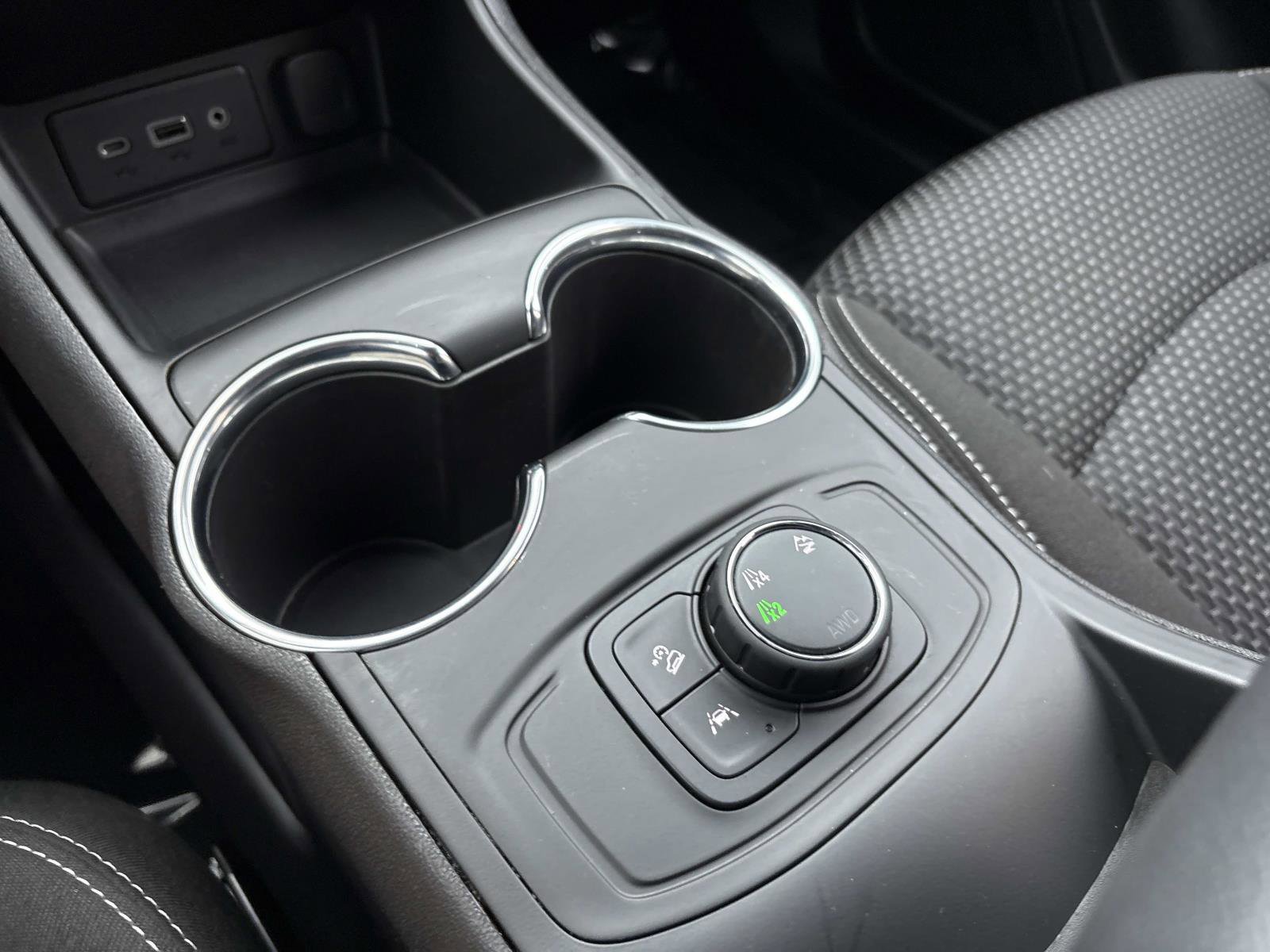 Used 2023 GMC Terrain SLE image 24