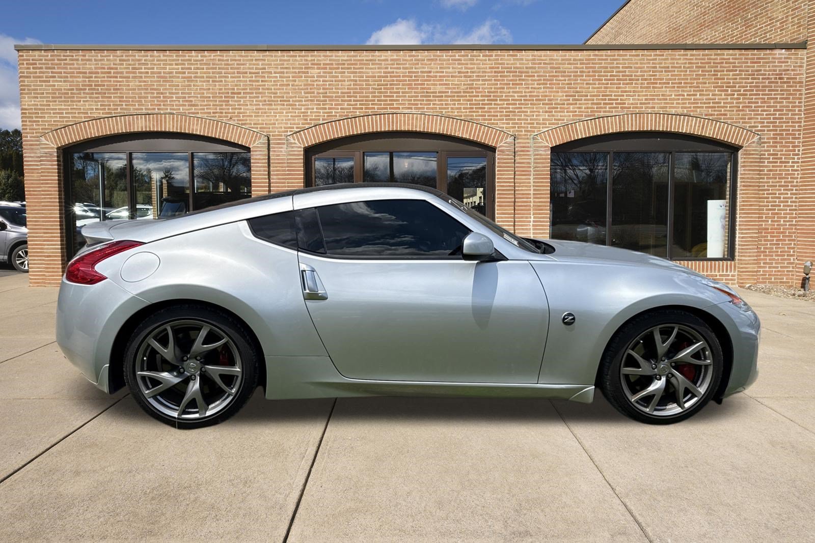 Used 2014 Nissan 370Z Touring w/ Sport Package RWD image 2