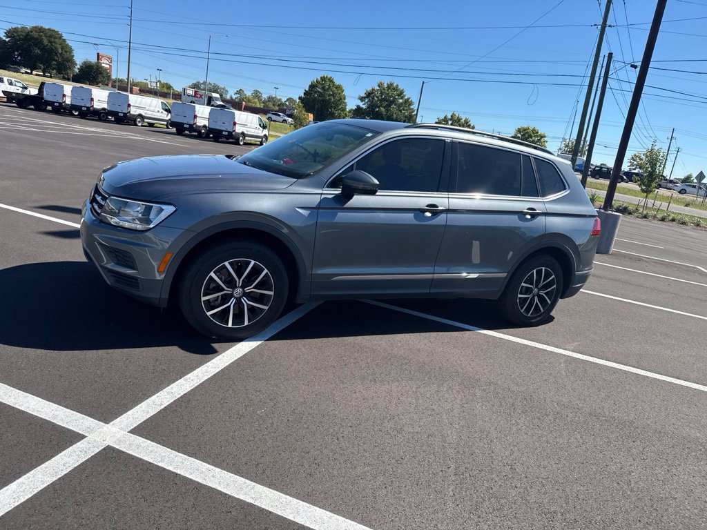 Used 2021 Volkswagen Tiguan SE w/ Panoramic Sunroof Package FWD image 8