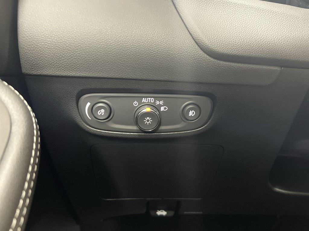 Used 2023 Buick Encore GX Select w/ Sport Touring Package AWD/4WD image 17