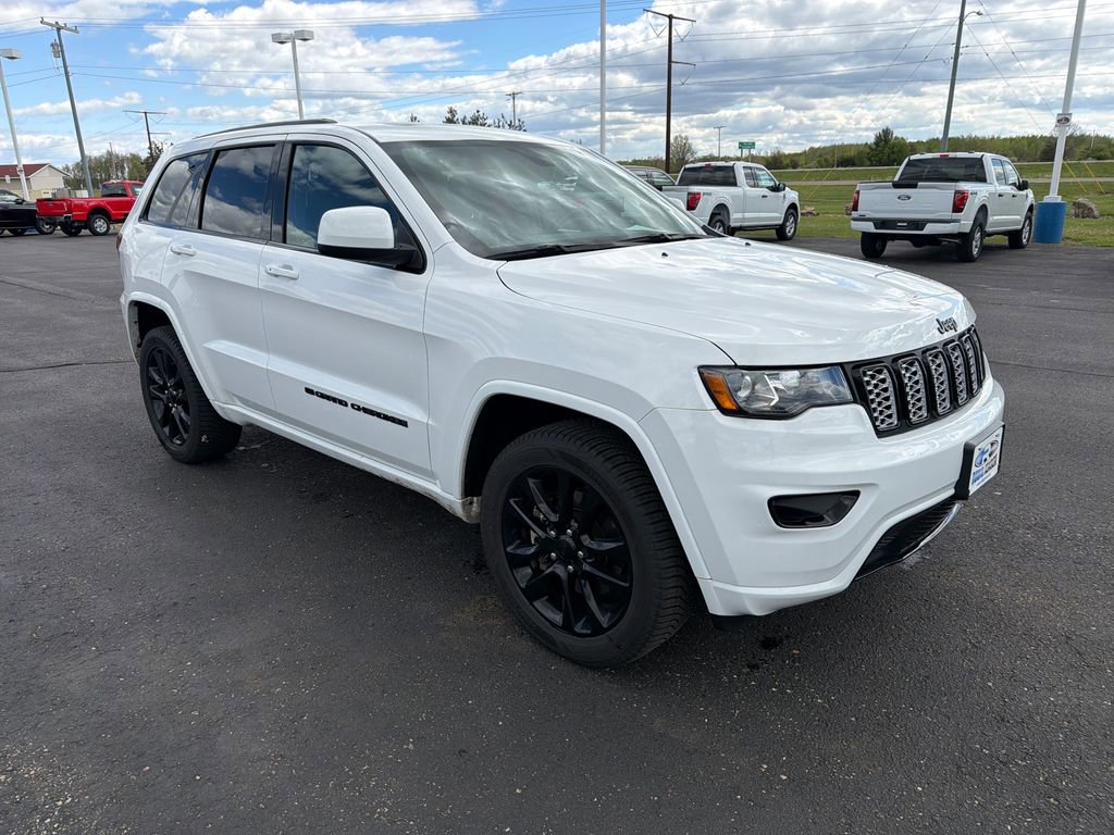 Used 2022 Jeep Grand Cherokee Laredo X AWD/4WD image 6