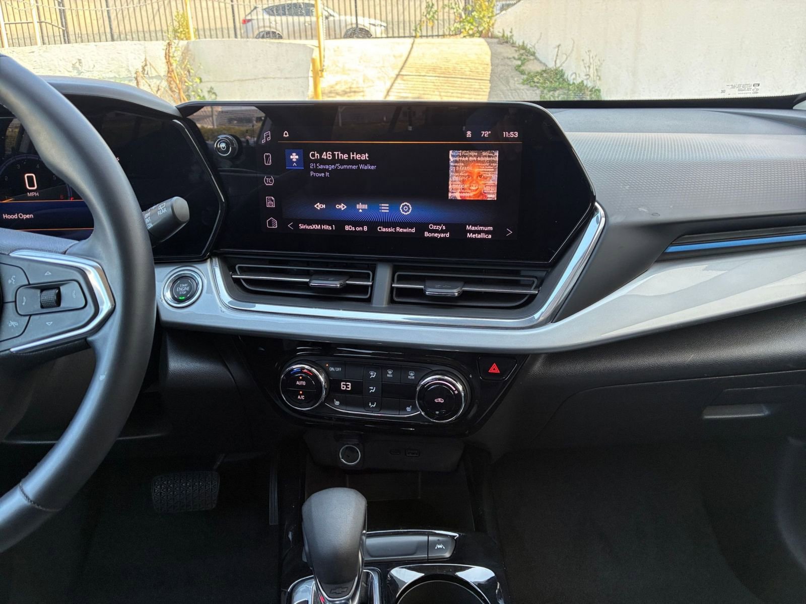 Used 2025 Chevrolet Trax LT w/ LT Convenience Package image 17