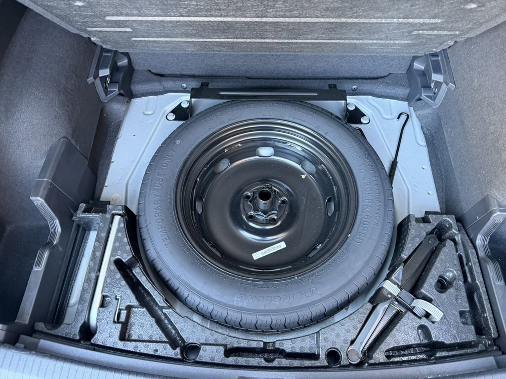 Used 2024 Volkswagen Tiguan SE image 12