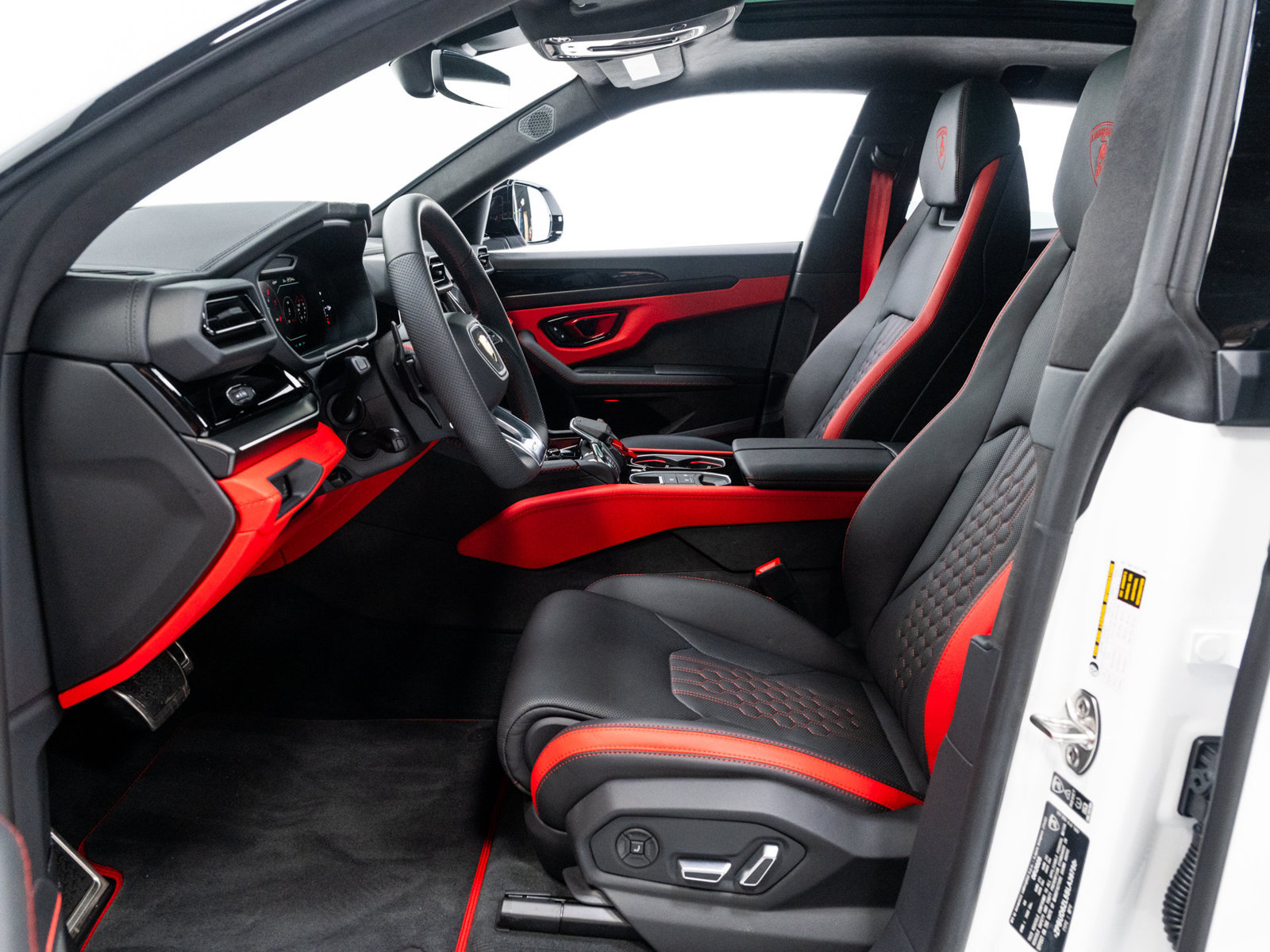 Used 2025 Lamborghini Urus SE AWD/4WD image 37