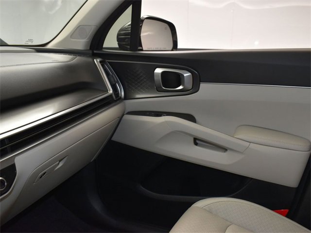 Certified 2025 Kia Sorento S w/ Panoramic Sunroof Package image 23