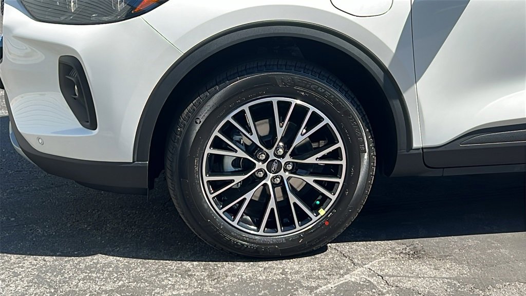 New 2025 Ford Escape SE w/ PHEV Premium Package image 12
