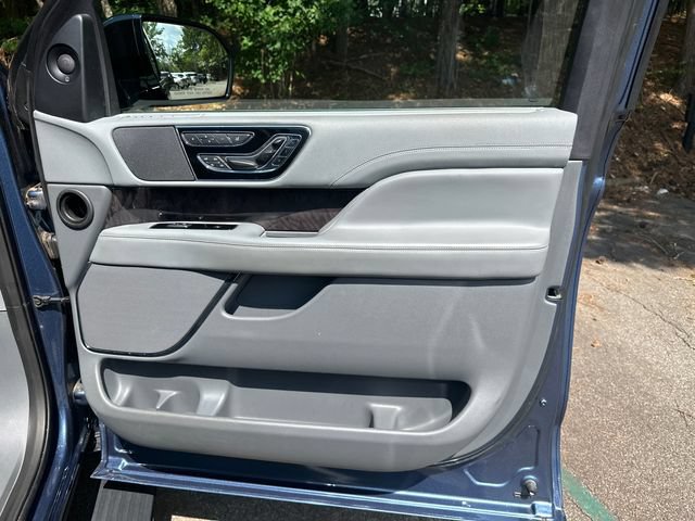Used 2019 Lincoln Navigator L Reserve AWD/4WD image 16