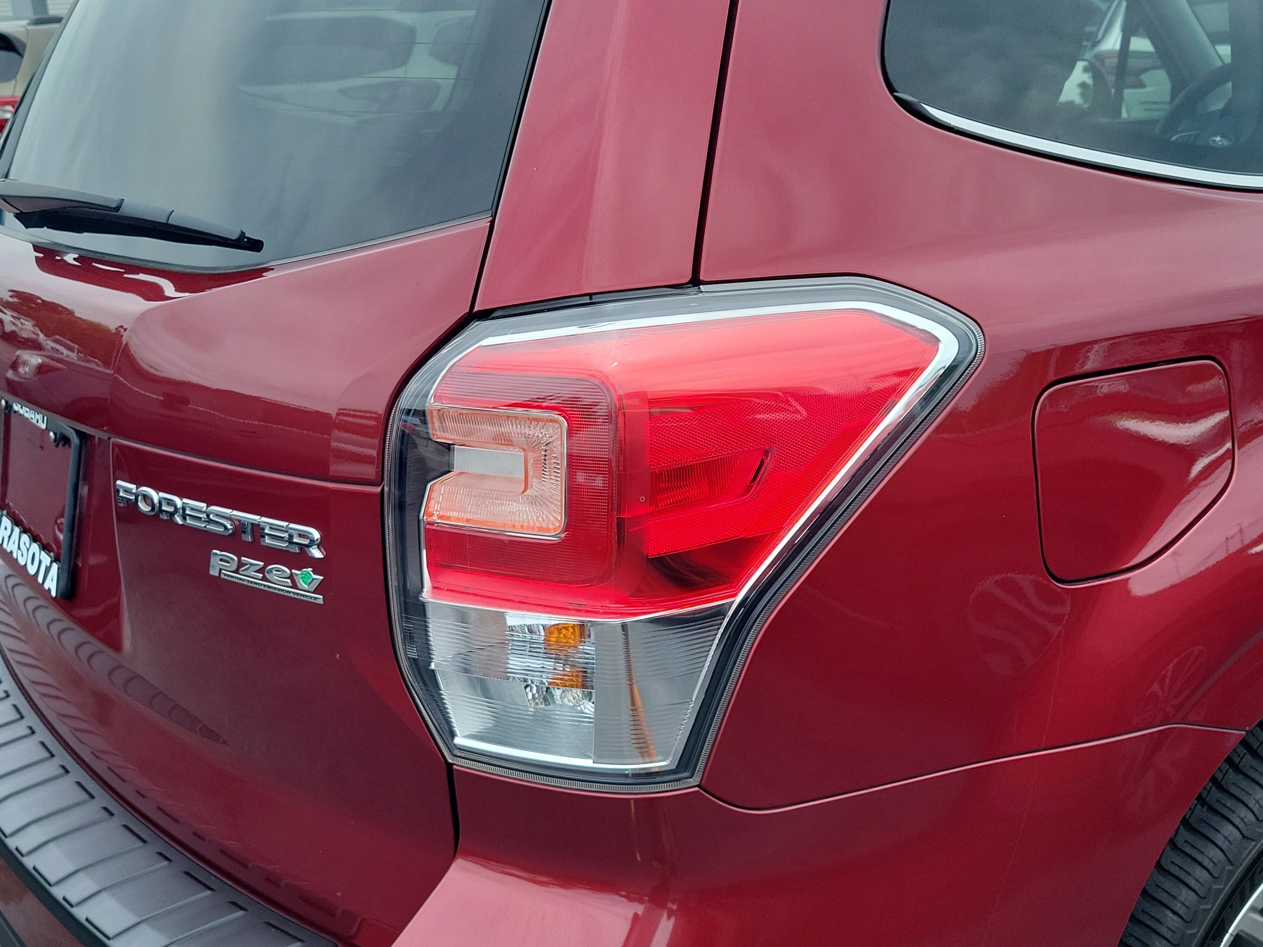 Used 2017 Subaru Forester 2.5i Touring AWD/4WD image 11