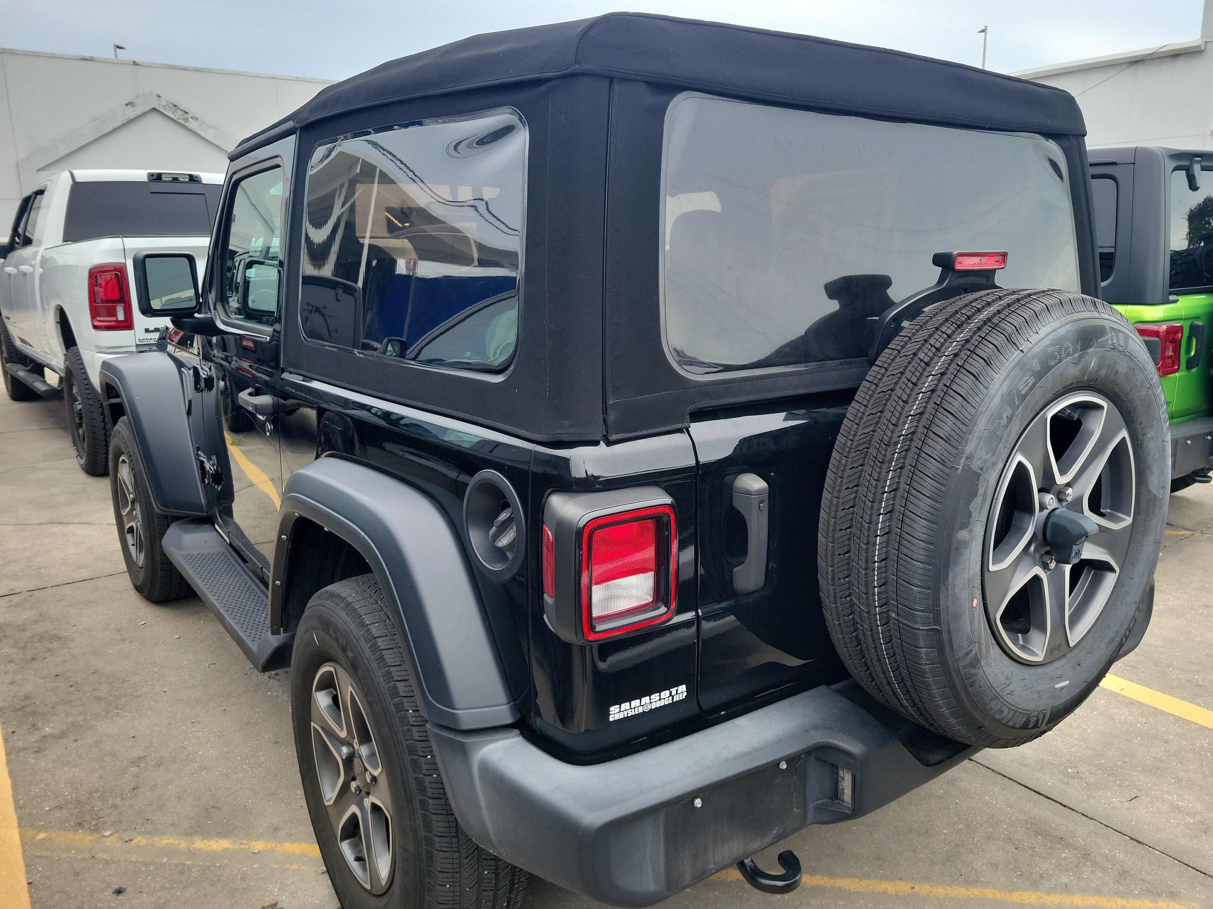 Used 2023 Jeep Wrangler Sport AWD/4WD image 9
