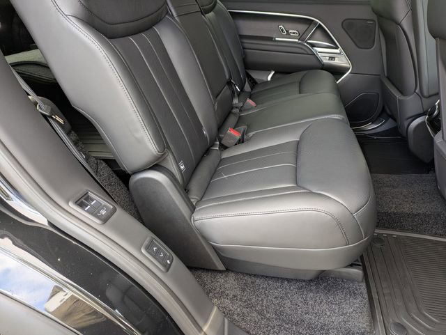 New 2026 Land Rover Range Rover Long Wheelbase SE image 17