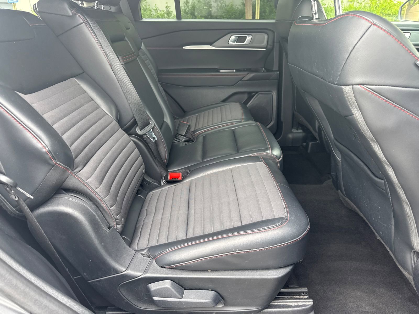 Used 2025 Ford Explorer ST-Line w/ ST-Line Street Pack AWD/4WD image 15
