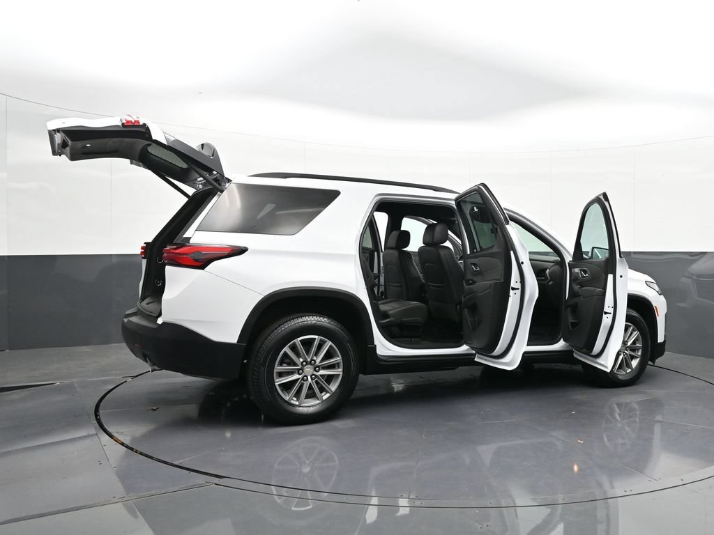 Used 2023 Chevrolet Traverse LT w/ Rear Camera Mirror Package AWD/4WD image 39