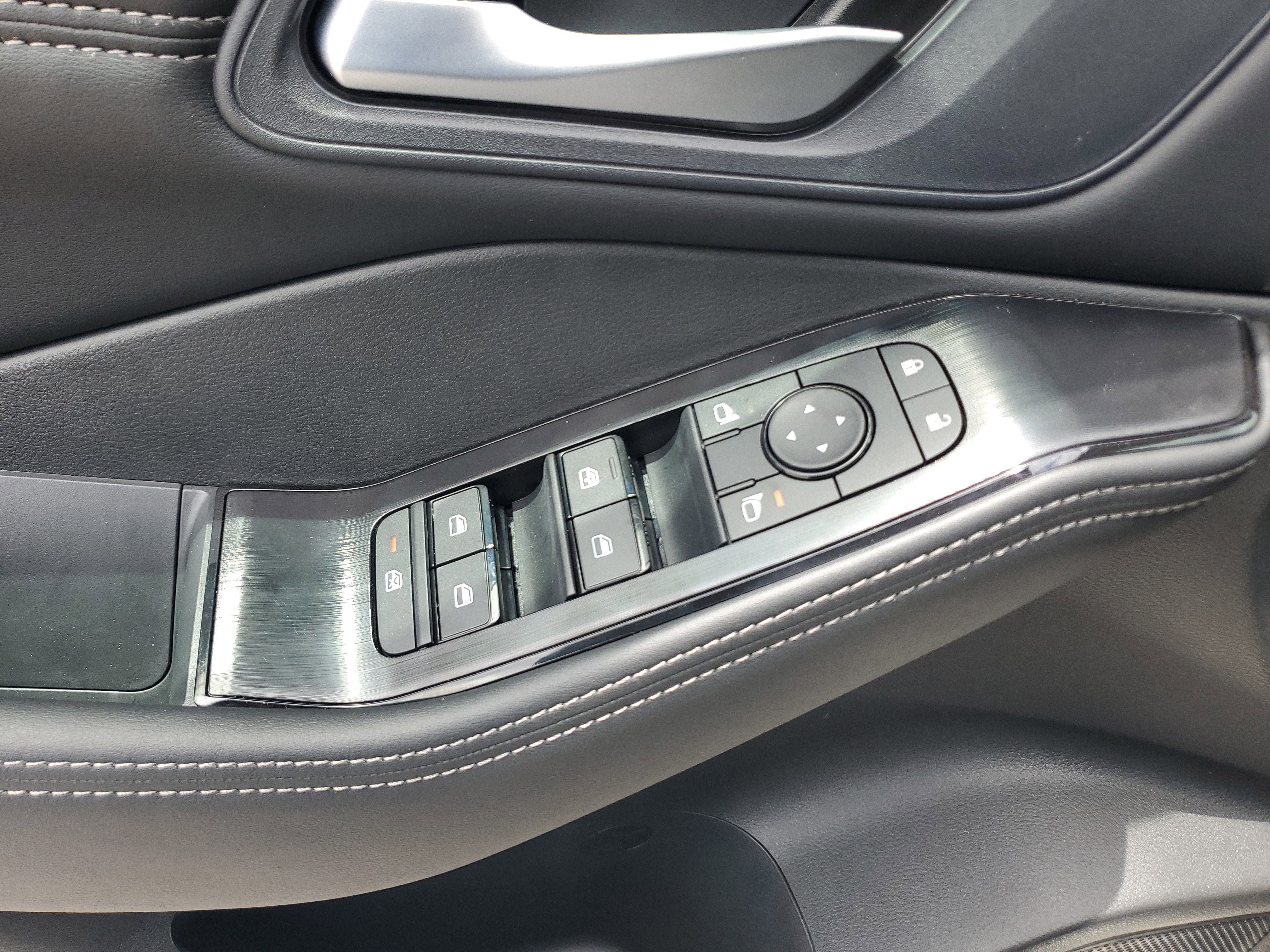 New 2026 Nissan Rogue SV FWD image 13