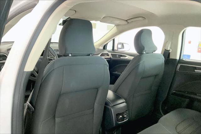 Used 2019 Ford Fusion SE FWD image 11