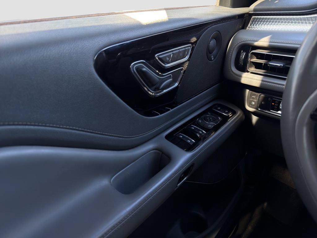 Used 2021 Lincoln Aviator Grand Touring w/ Elements Package Plus AWD/4WD image 12