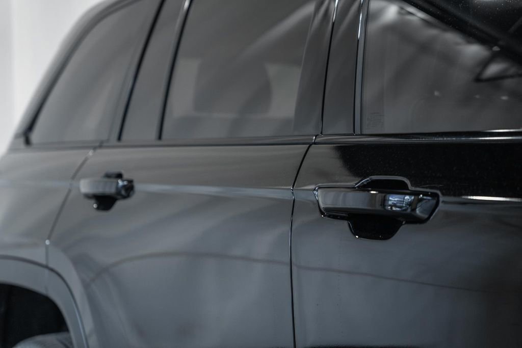 New 2025 Jeep Grand Cherokee Altitude image 15