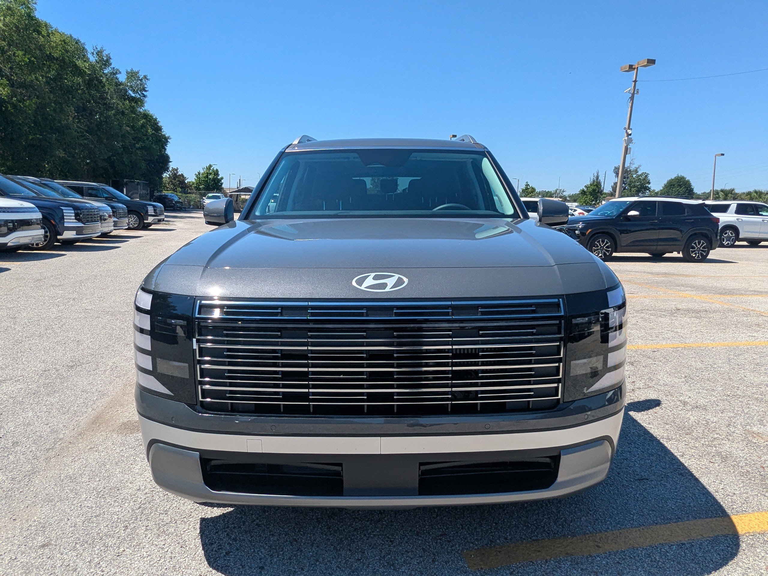 Used 2026 Hyundai Palisade FWD Hybrid image 3