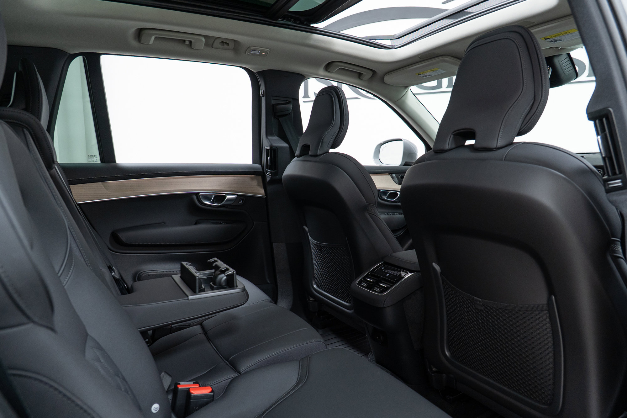 New 2026 Volvo XC90 B6 Plus w/ Protection Package Premier image 23