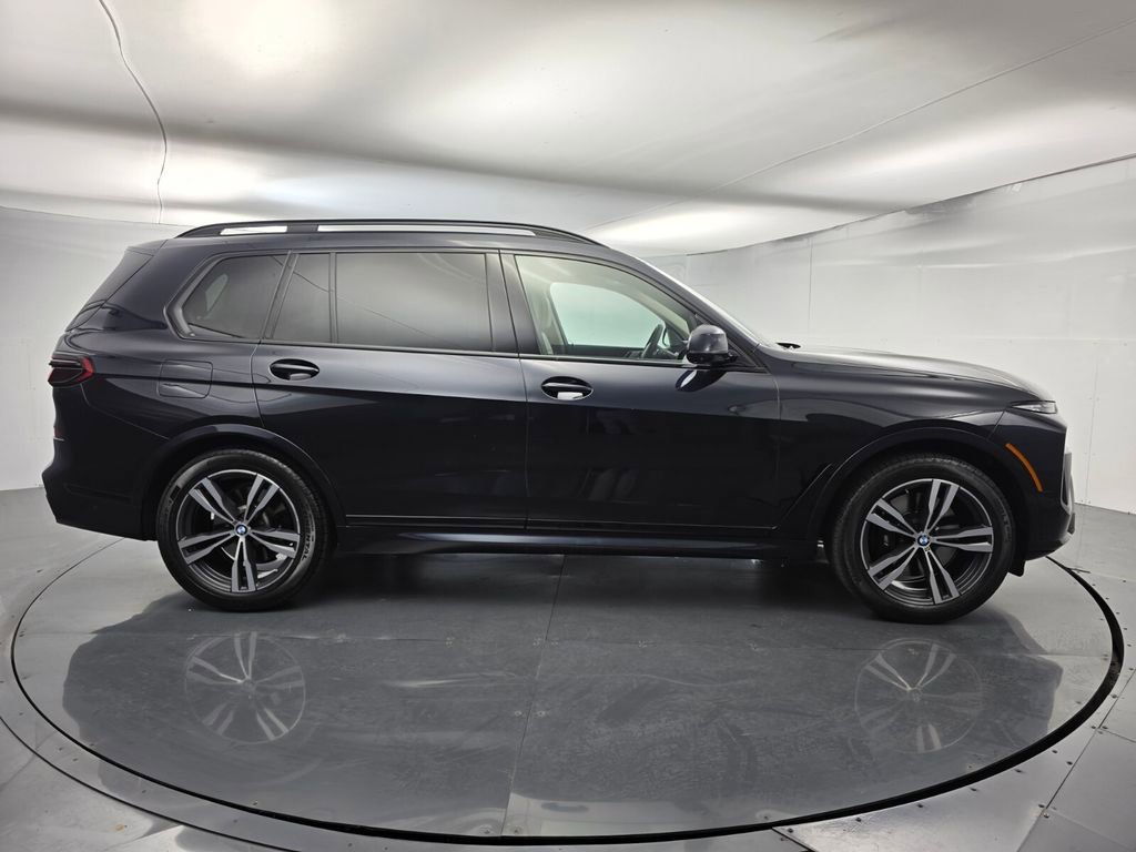 Used 2024 BMW X7 xDrive40i w/ M Sport Package AWD/4WD image 3