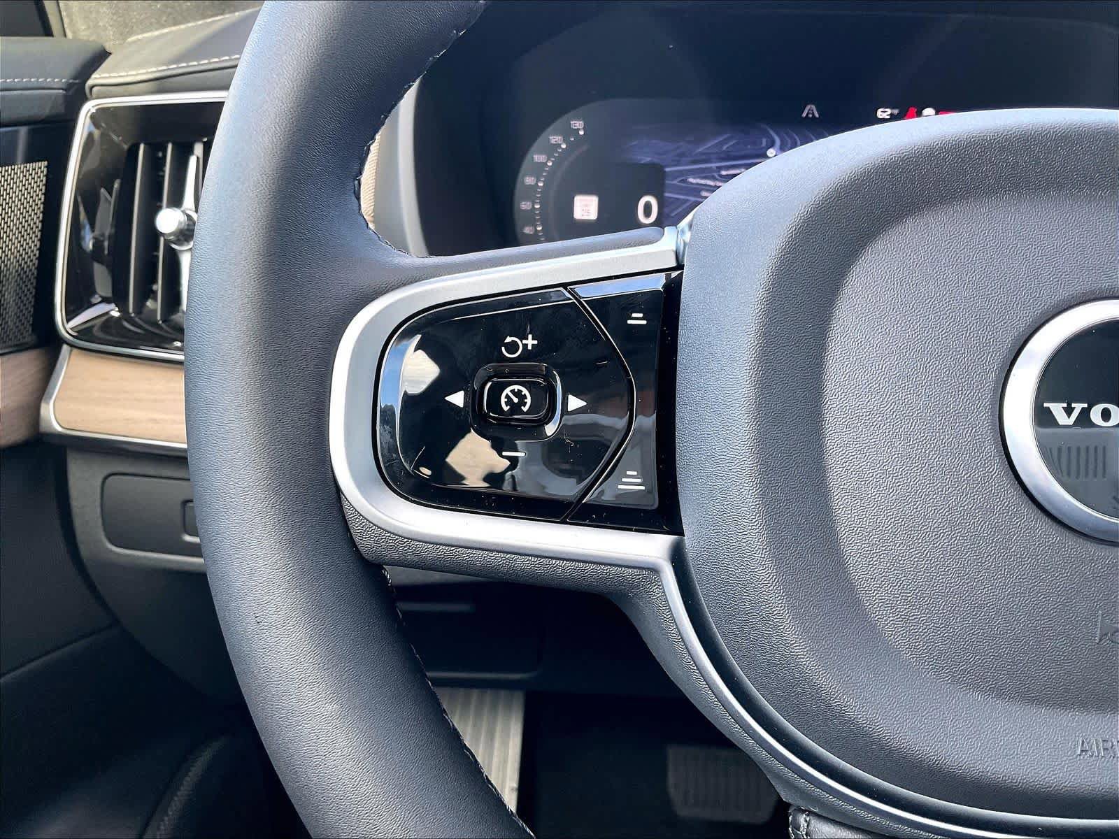 New 2026 Volvo XC90 T8 Plus w/ Protection Package Premier image 17