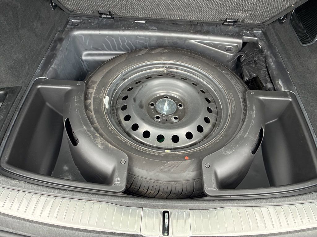 Used 2022 Jeep Grand Cherokee Overland w/ MOPAR Finishing Package image 34