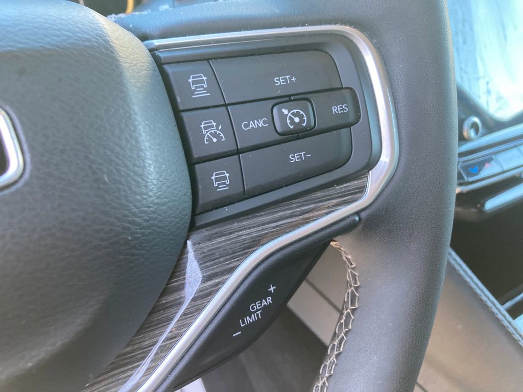 Used 2022 Jeep Wagoneer Series III AWD/4WD image 44