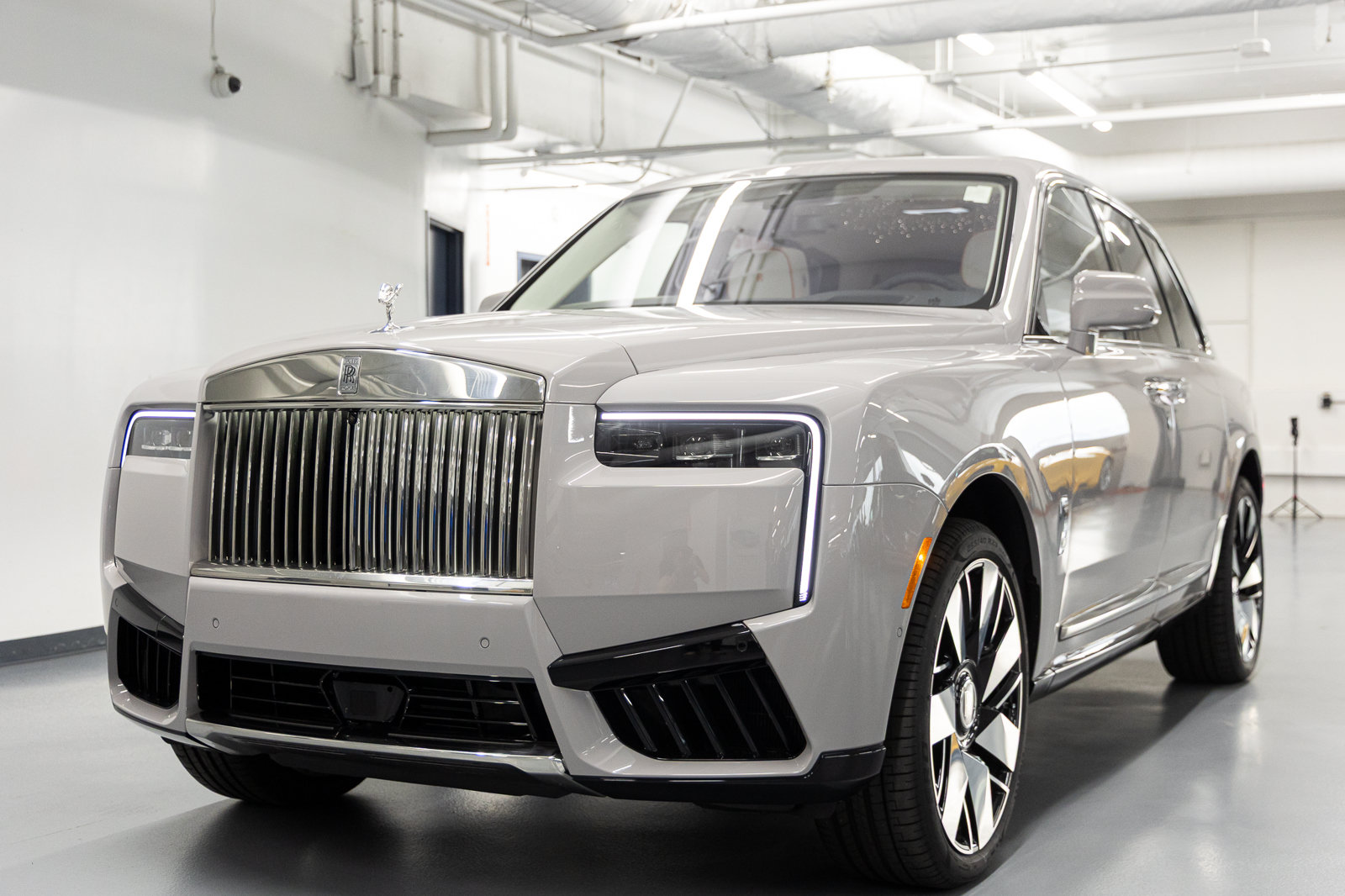 New 2027 Rolls-Royce Cullinan AWD/4WD image 2