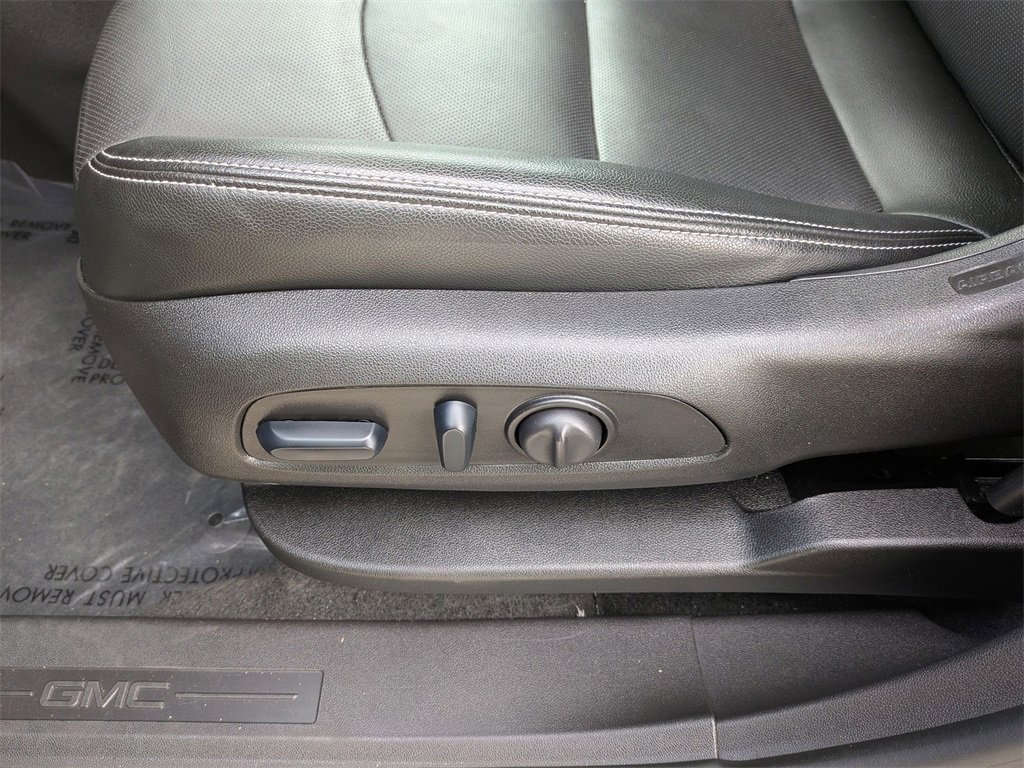 Used 2024 GMC Terrain SLT image 14