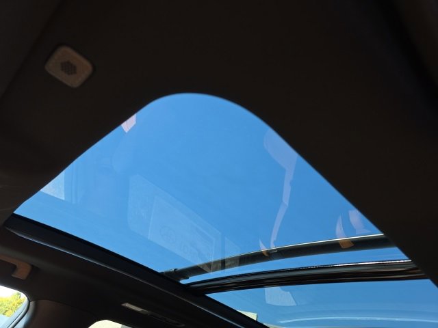 New 2026 Toyota Highlander Platinum image 2