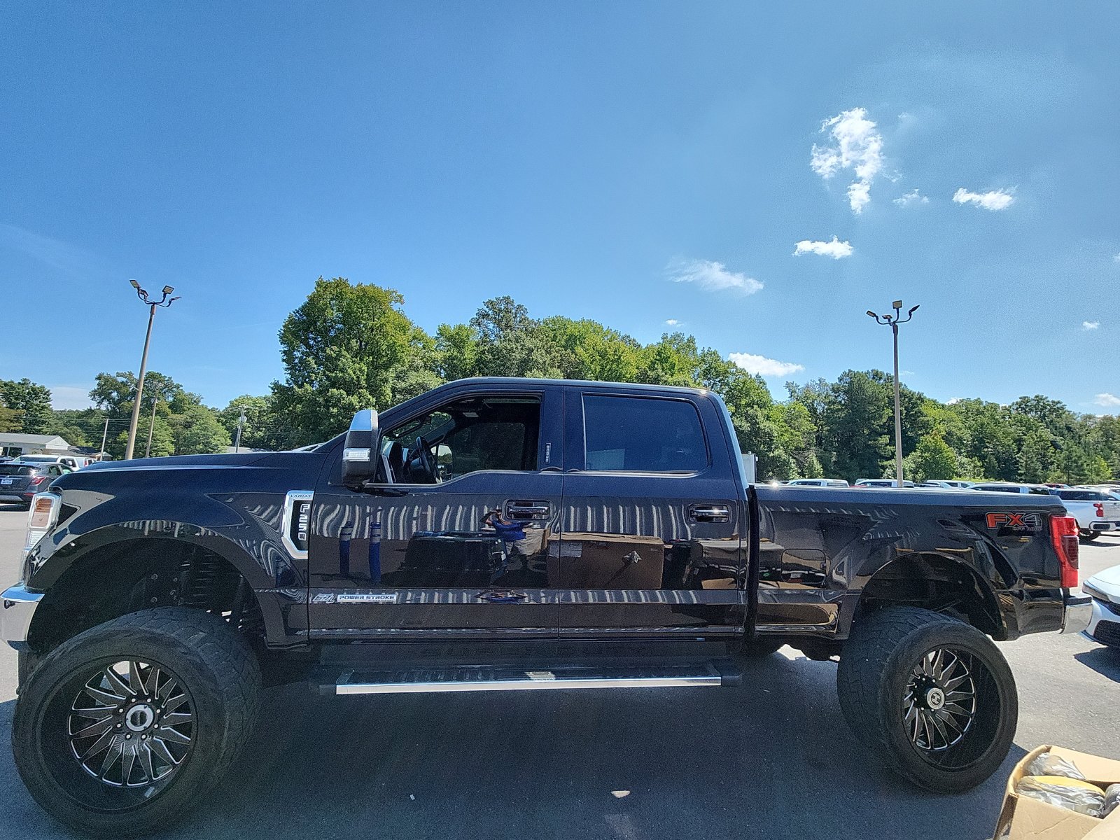 Used 2022 Ford F250 Lariat w/ Lariat Ultimate Package AWD/4WD image 2