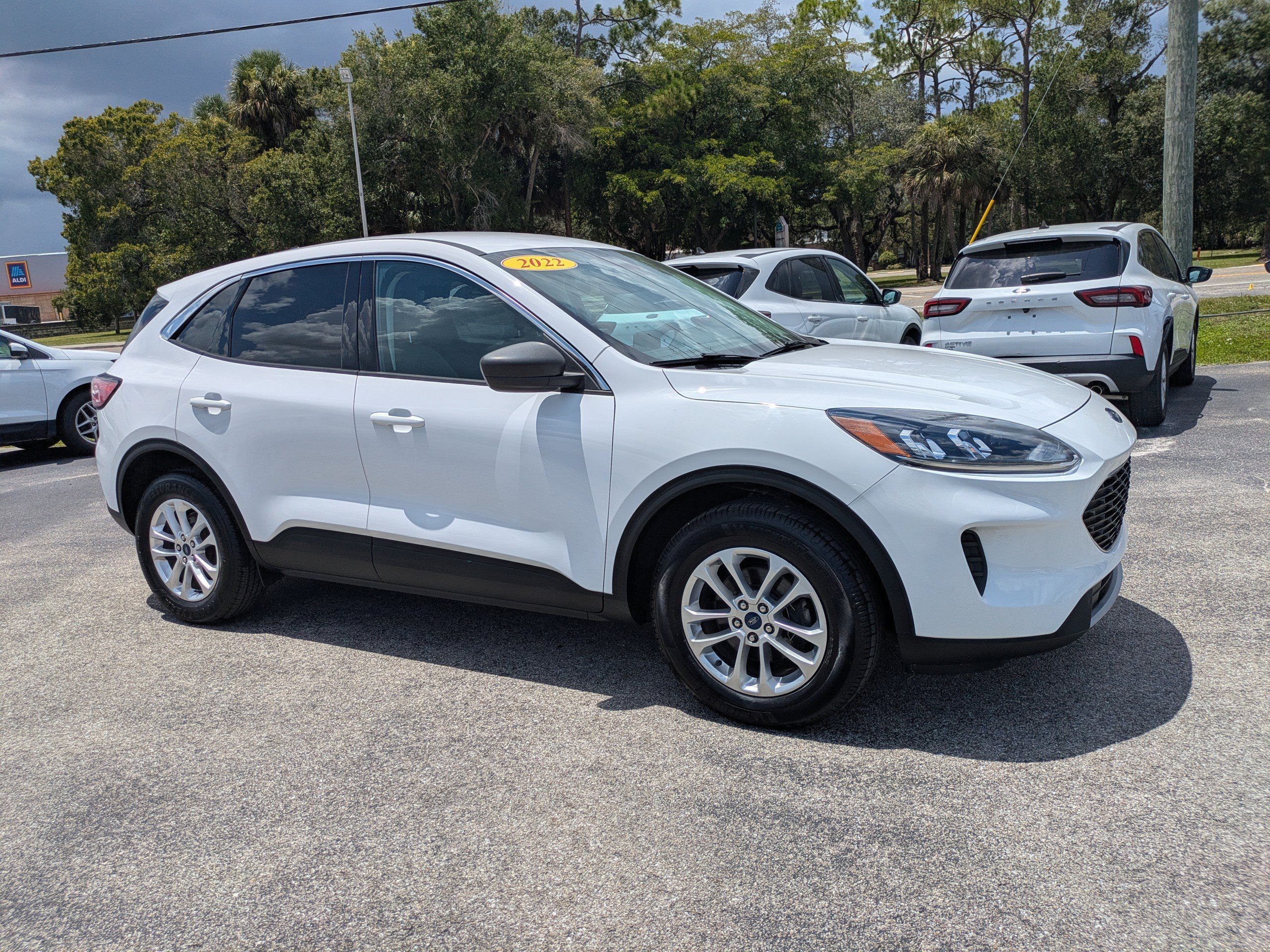 Used 2022 Ford Escape SE AWD/4WD image 2