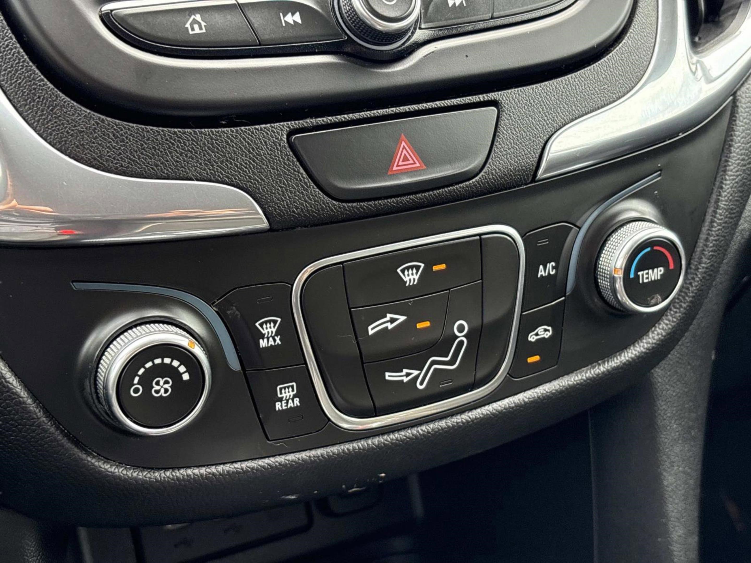 Used 2020 Chevrolet Equinox LT image 32