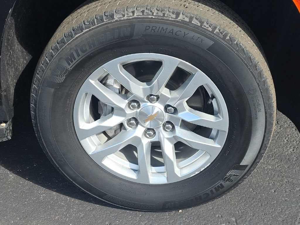 Used 2024 Chevrolet Suburban LT AWD/4WD image 12