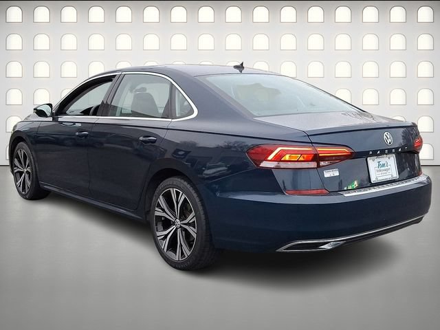 Used 2021 Volkswagen Passat 2.0T SE FWD image 4