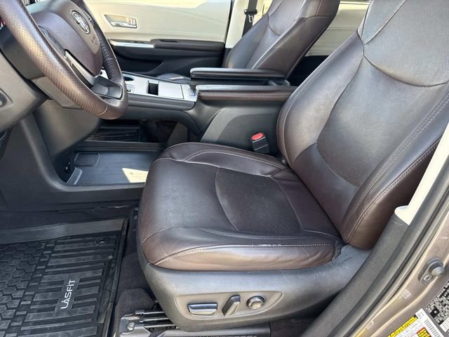 Used 2021 Toyota Sienna Platinum image 20