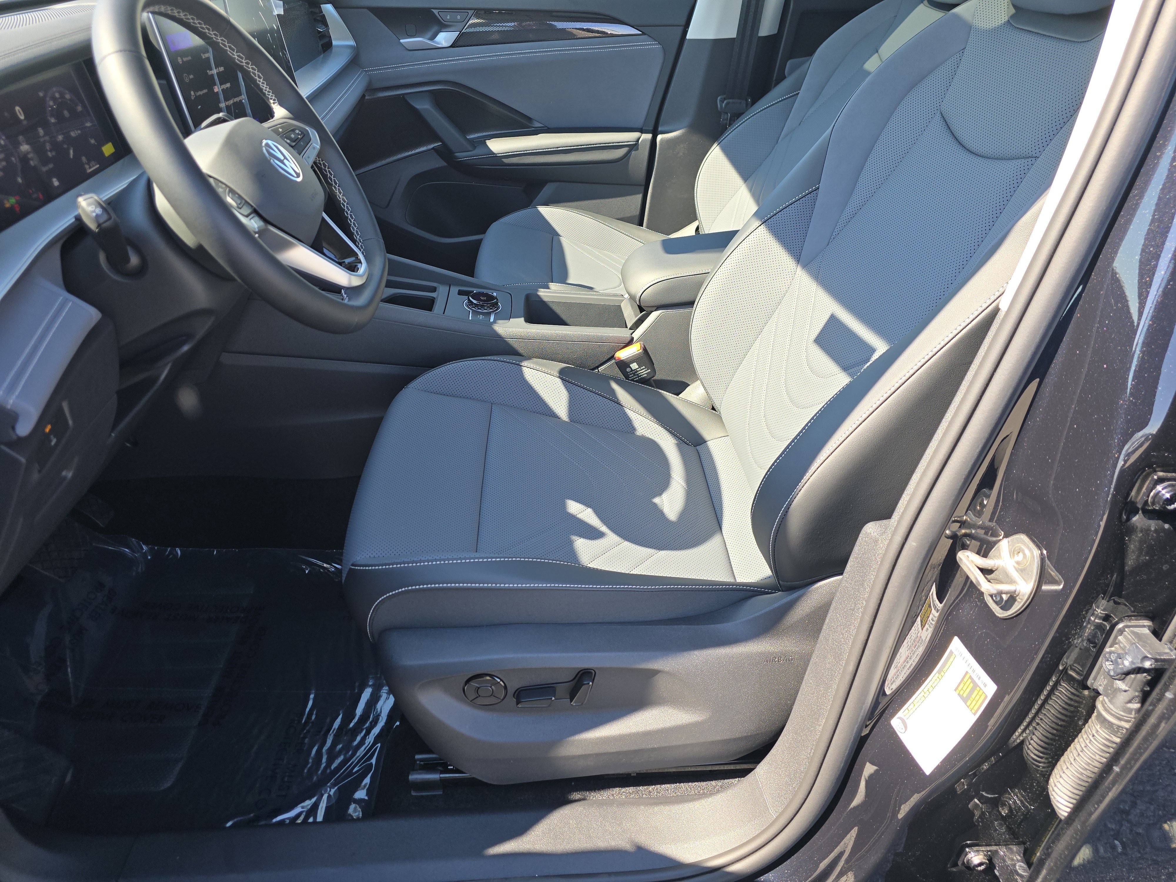 New 2026 Volkswagen Tiguan SE FWD image 19