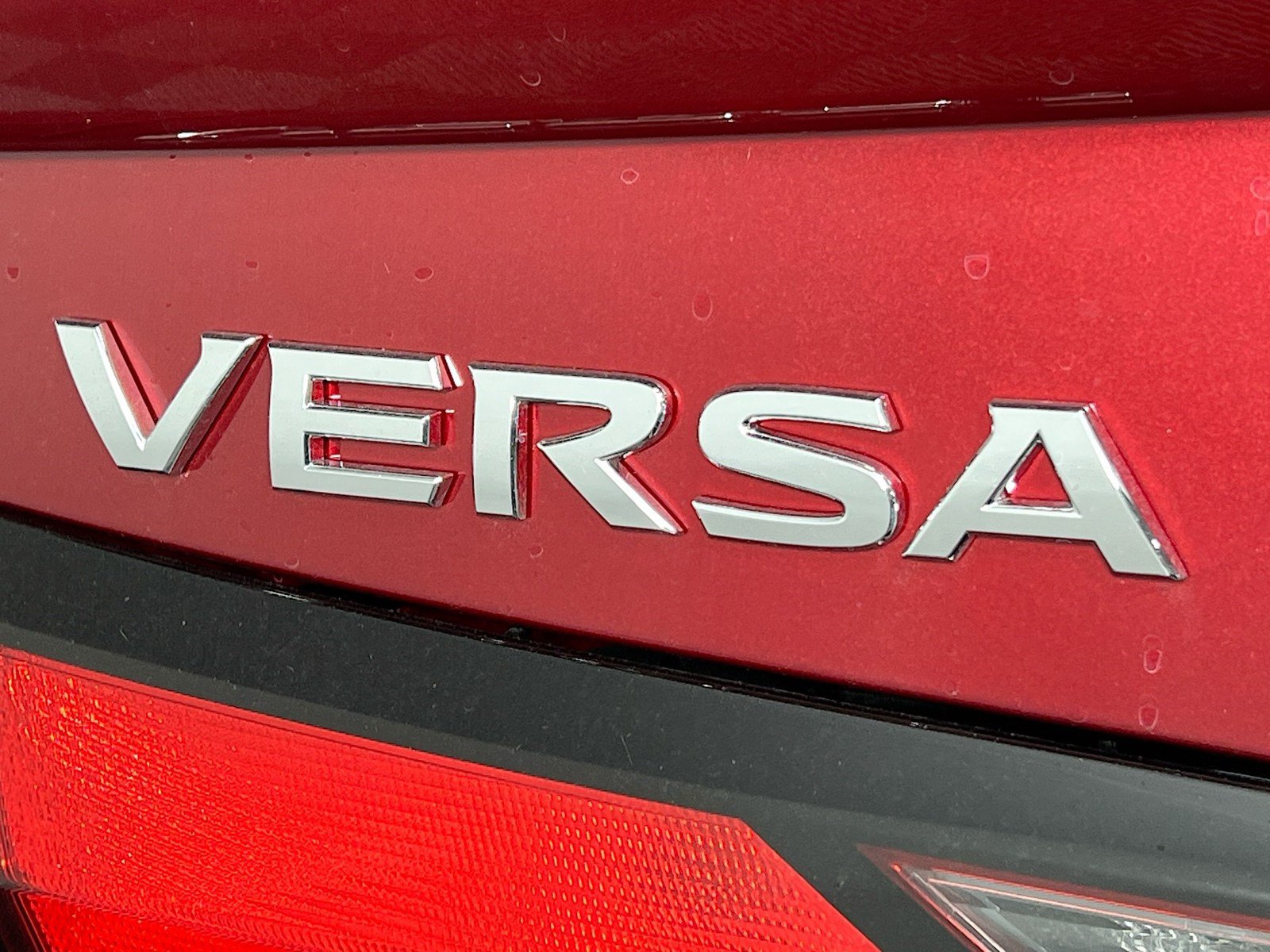 New 2025 Nissan Versa SR w/ Trunk Package FWD image 32