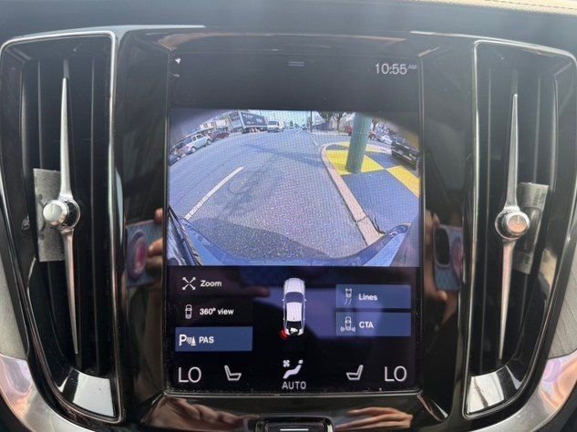 Used 2021 Volvo S60 T8 Inscription image 18