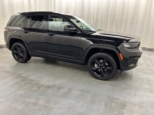 Used 2023 Jeep Grand Cherokee Altitude