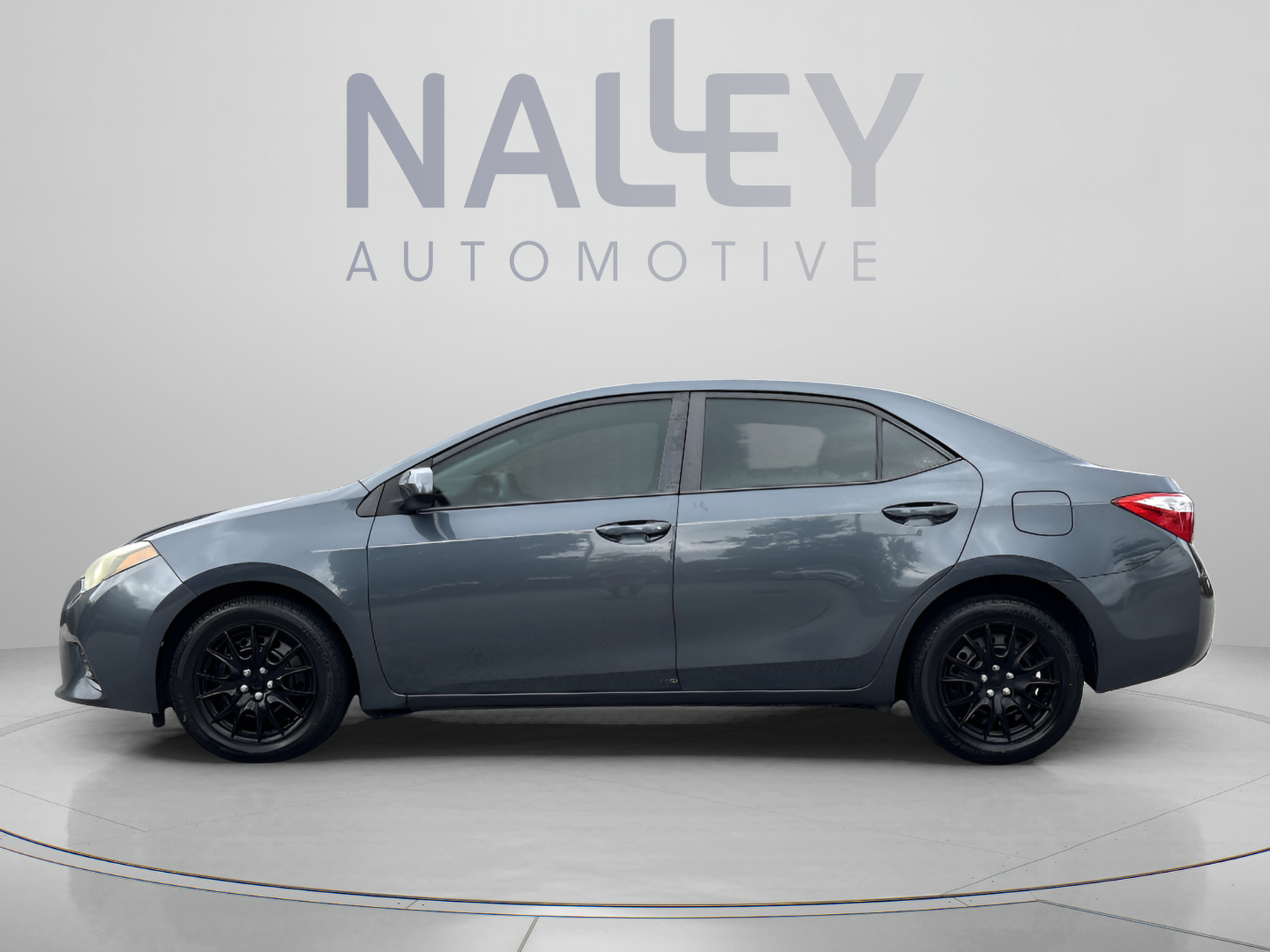 Used 2015 Toyota Corolla LE FWD image 2