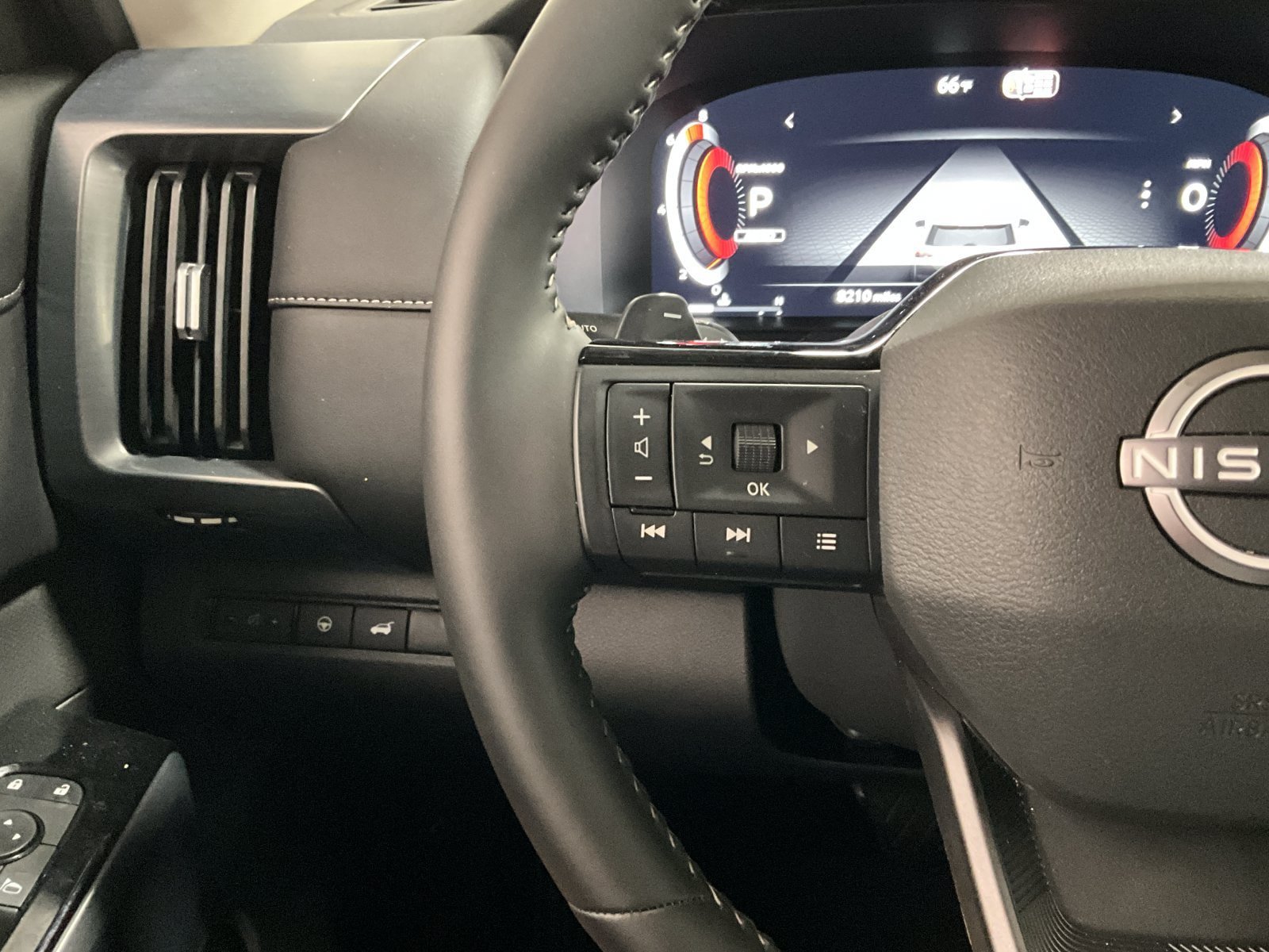 Used 2026 Nissan Pathfinder SL AWD/4WD image 18