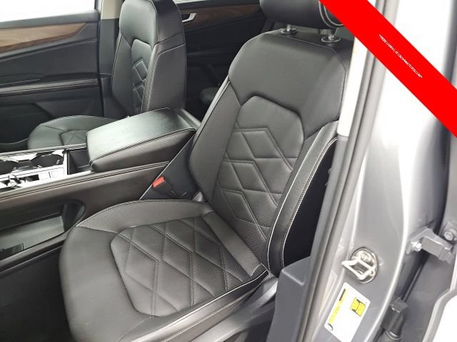 Used 2025 Volkswagen Atlas SE AWD/4WD image 15