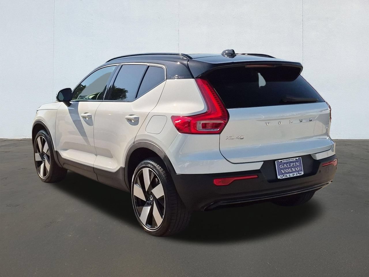 Certified 2023 Volvo XC40 Recharge Ultimate AWD/4WD image 7