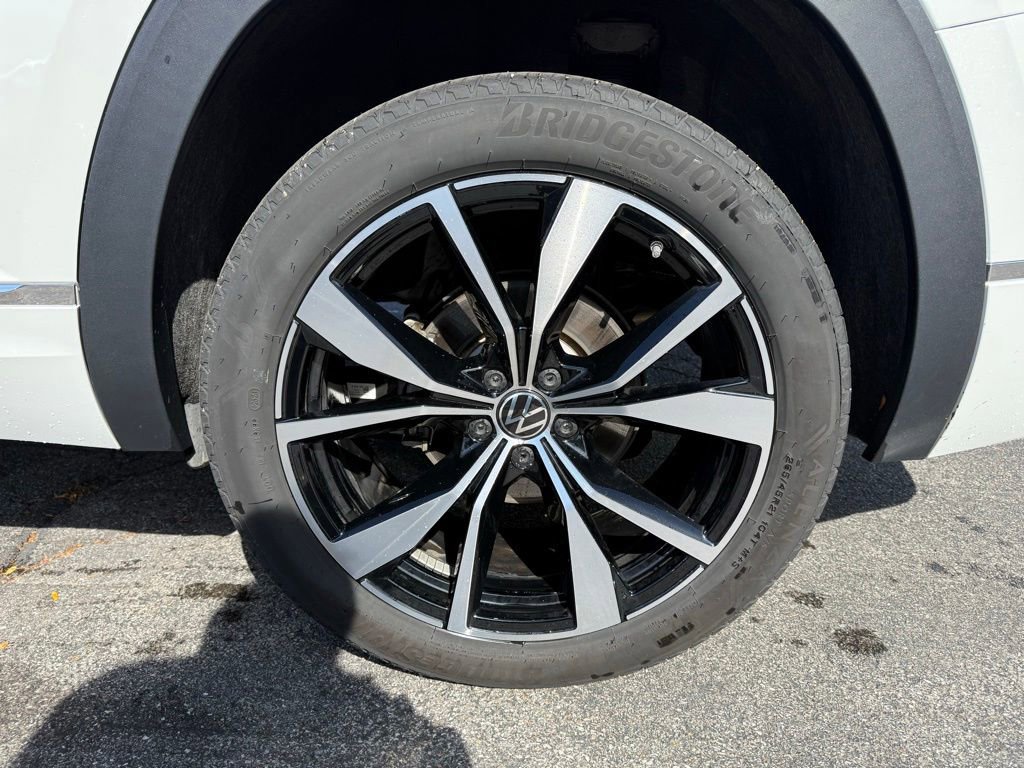 Used 2025 Volkswagen Atlas SEL Premium R-Line image 26